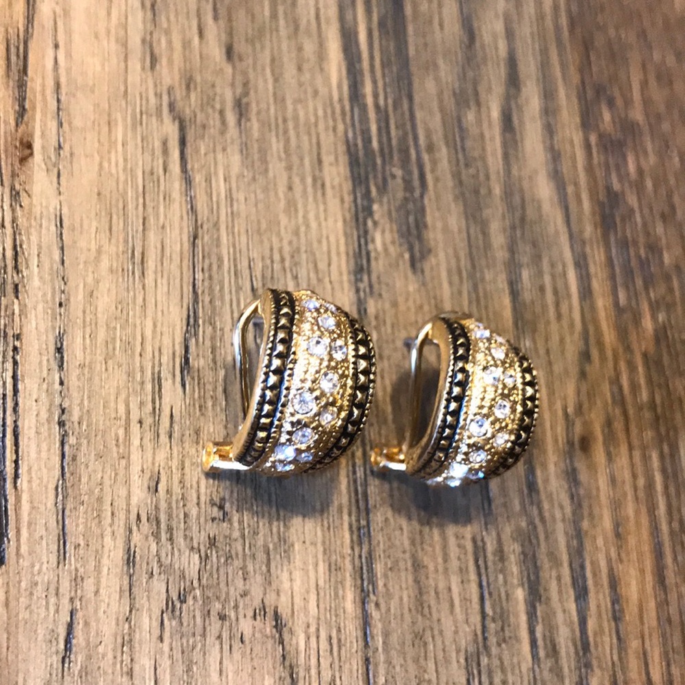 Rhinestone black & gold huggie pierced earrings